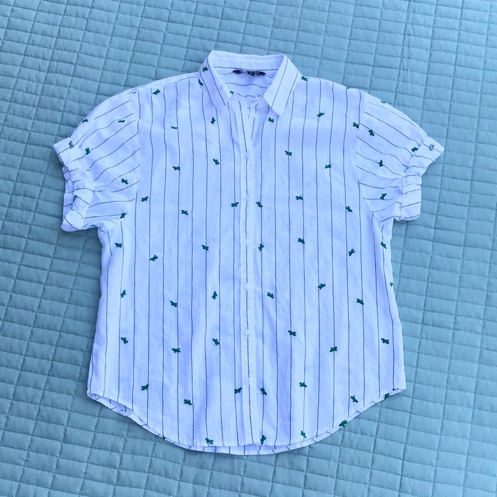 Express Women’s Short Sleeve Button Up  XS